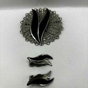 Vintage Filigree Brooch and clip on earrings